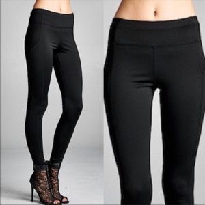 Black compression mid-rise leggings w side pockets